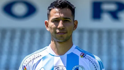 El jugador fue presentado en su nuevo equipo.