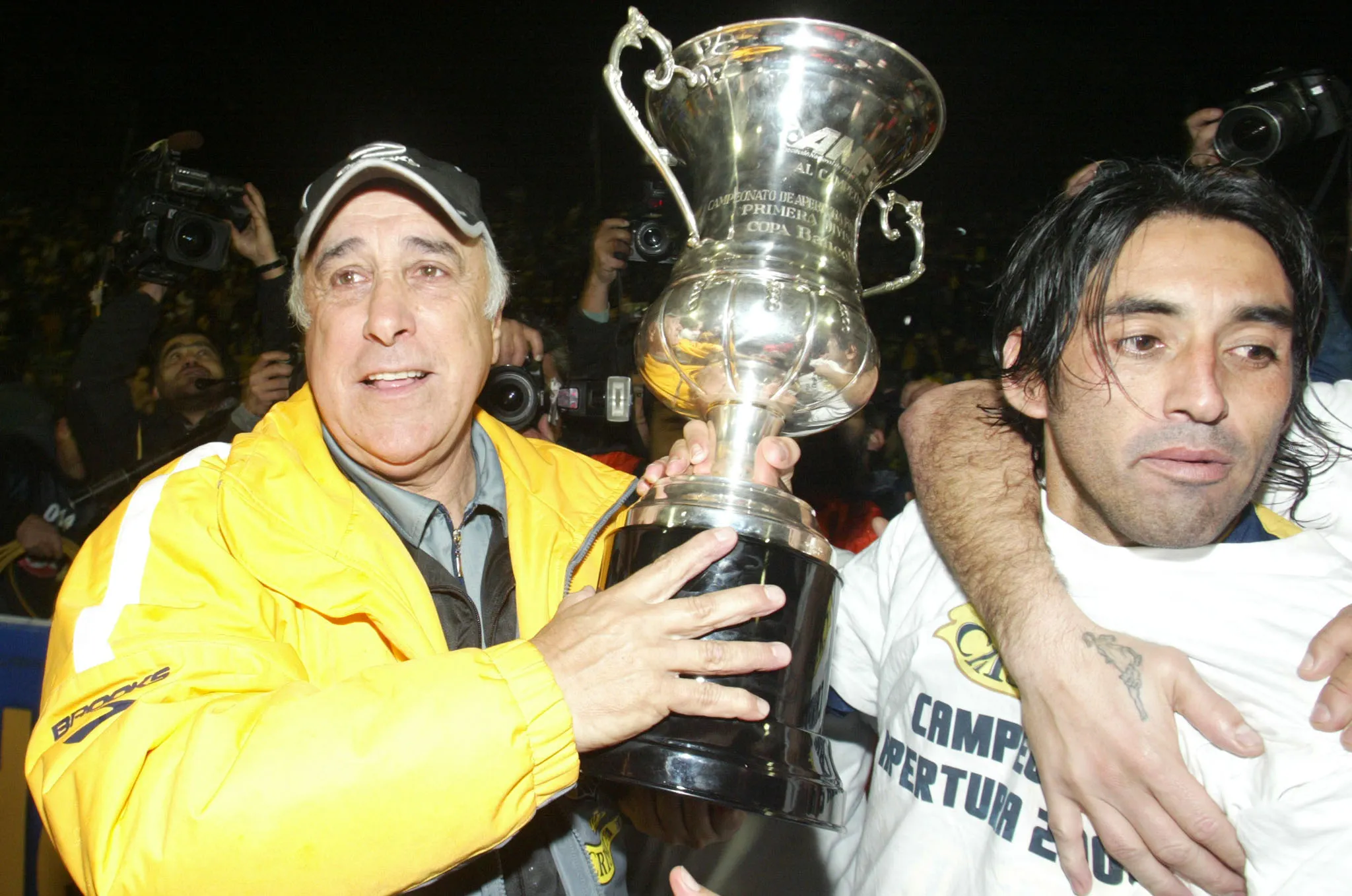 Nelson Acosta y Juan Luis González festejan el título que Everton le ganó al Cacique. (Luis Hidalgo | Photosport).