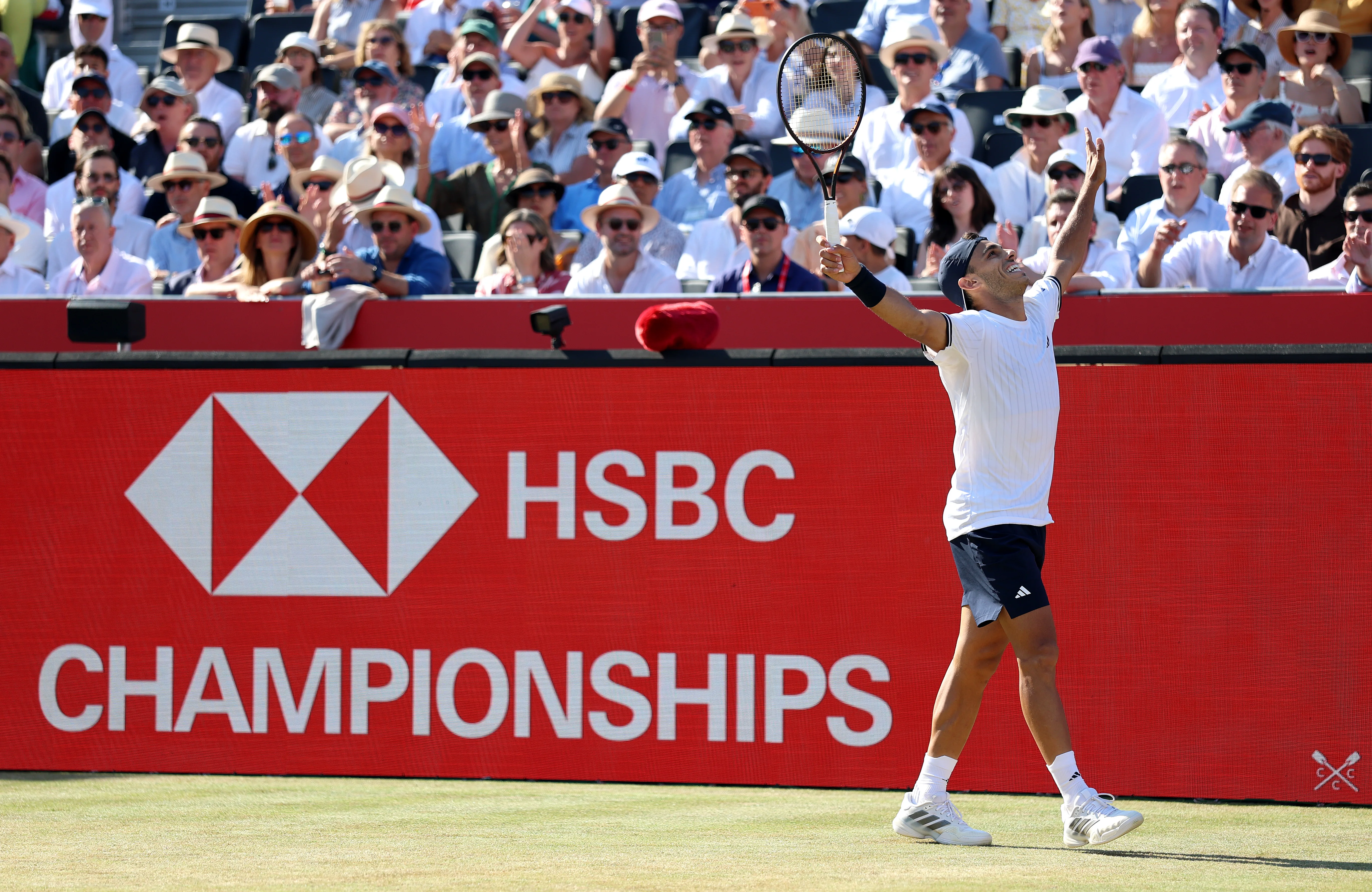 Francisco Cerúndolo celebrando en el césped de Londres. (Photo by Luke Walker/Getty Images for LTA)