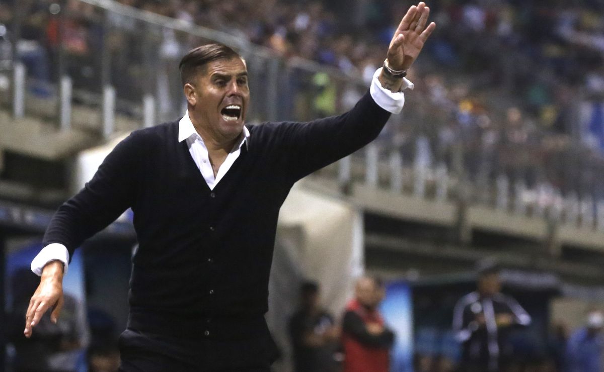 Cristian Febre, DT de Santiago City en la Segunda División: “Dicen que el Clavito Godoy era ordinario, pero era muy inteligente”