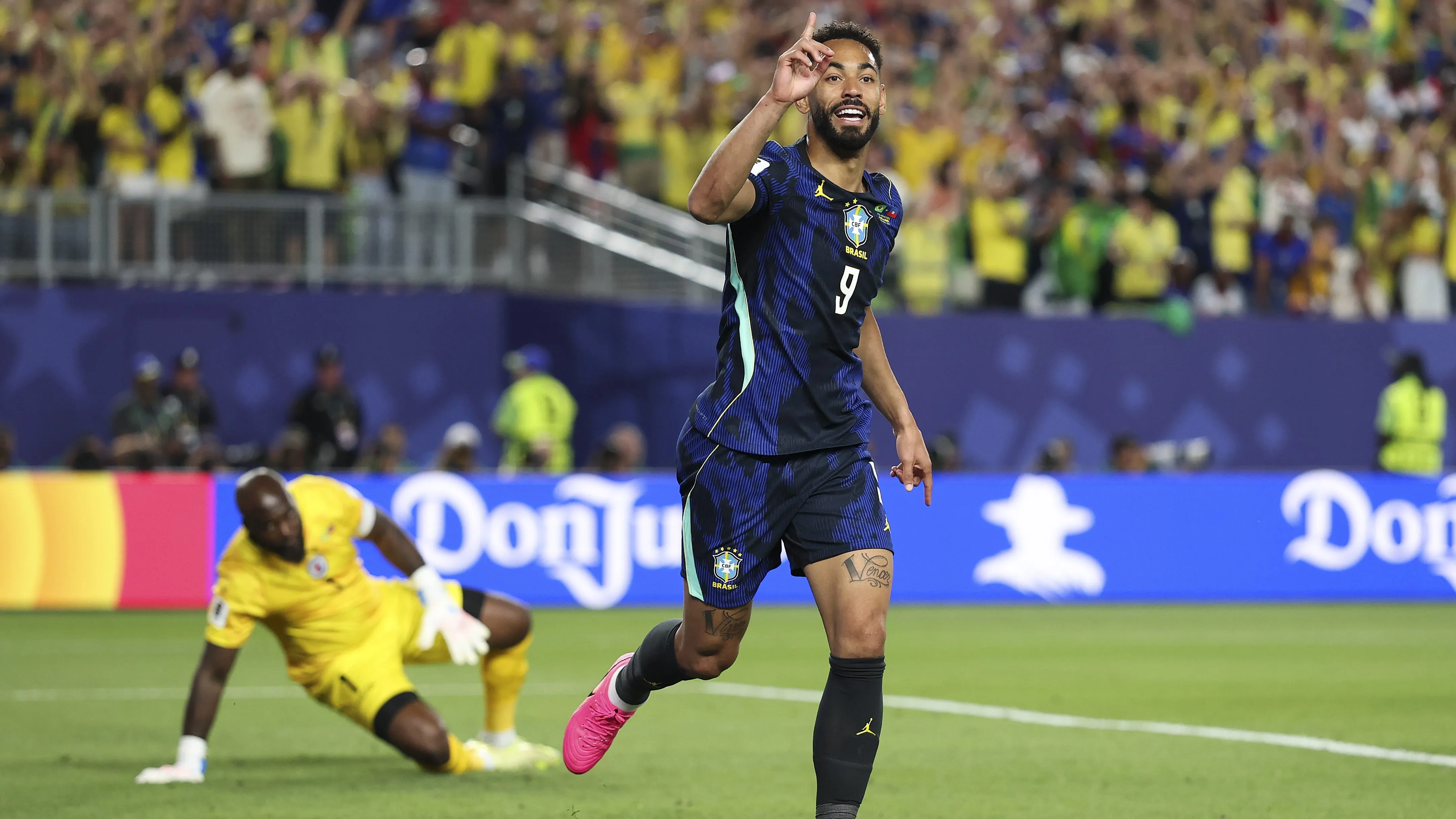 Así celebró Matheus Cunha el 1-0 que le anotó a Haití. (Getty Images).