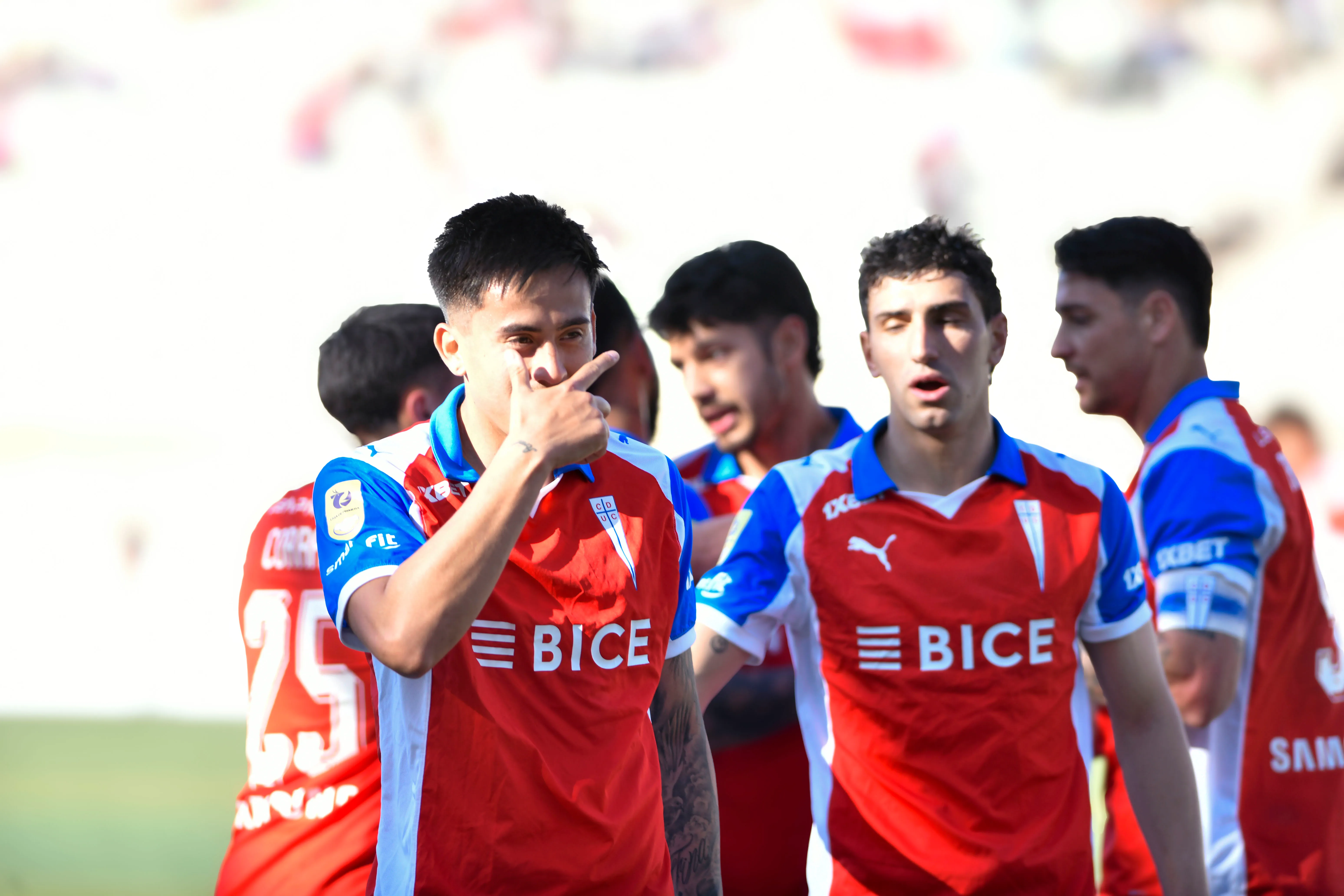 Matías Palavecino abrió la goleada de U Católica ante Copiapó. Foto: Alejandro Pizarro Ubilla/Photosport