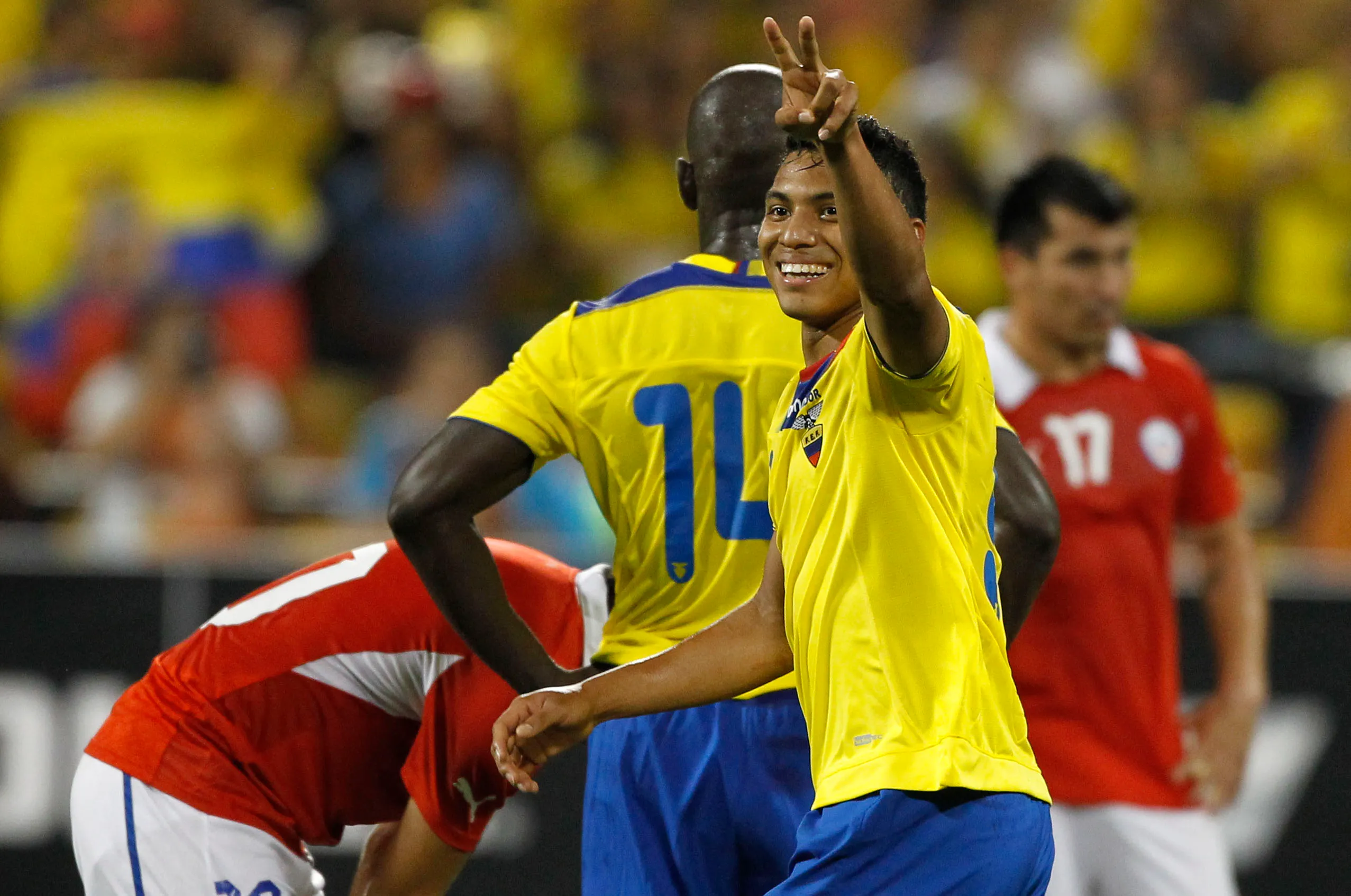 Jefferson Montero festejó así ante la selección chilena. (Andres Pina/Photosport).