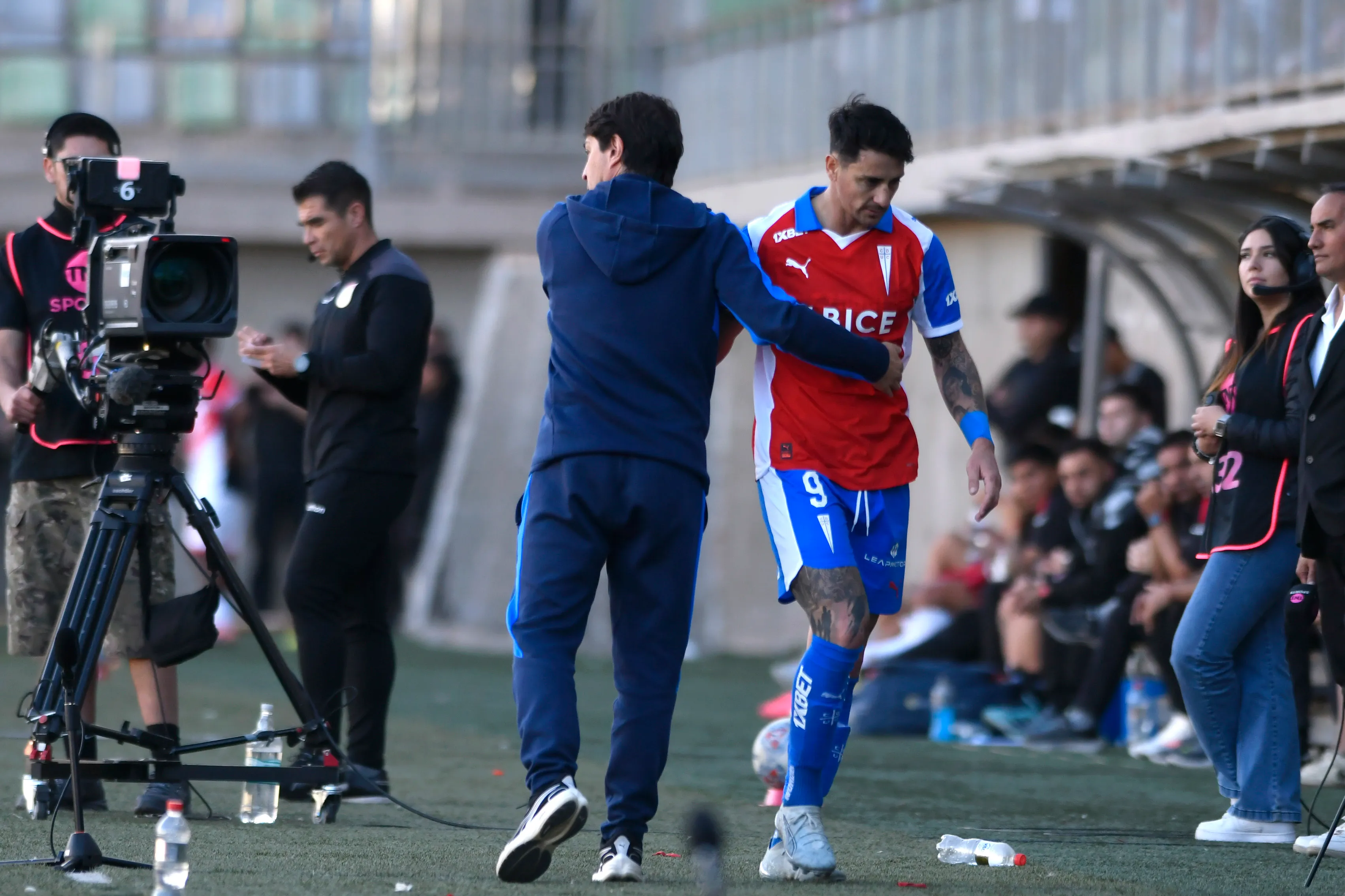 Daniel Garnero y Fernando Zampedri, quien le dejó su lugar al joven Amaro Pérez. (Alejandro Pizarro Ubilla/Photosport).