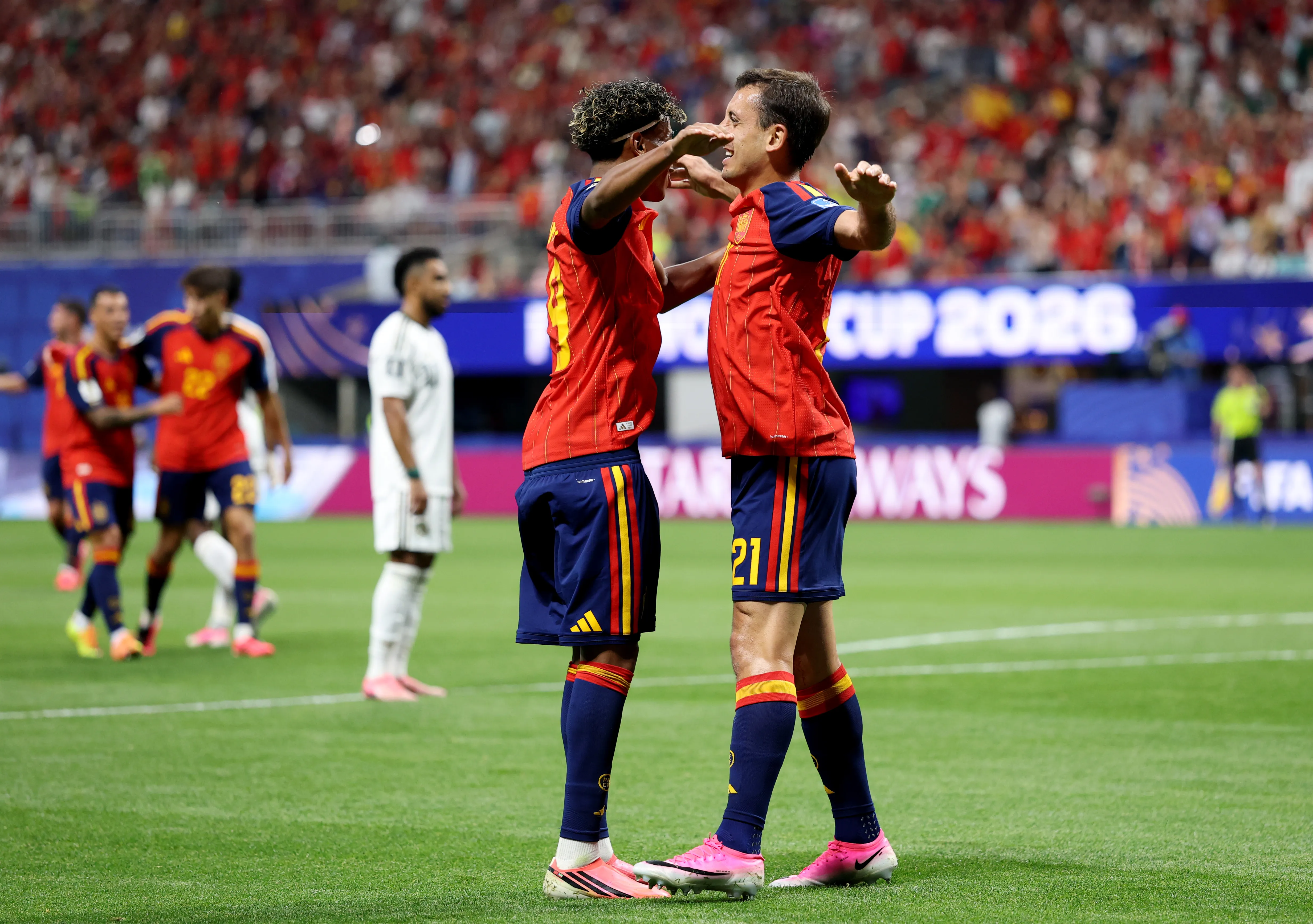 Lamine Yamal y Mikel Oyarzabal fueron figuras en la victoria de España contra Arabia Saudita en el Mundial 2026. Foto: Getty Images.