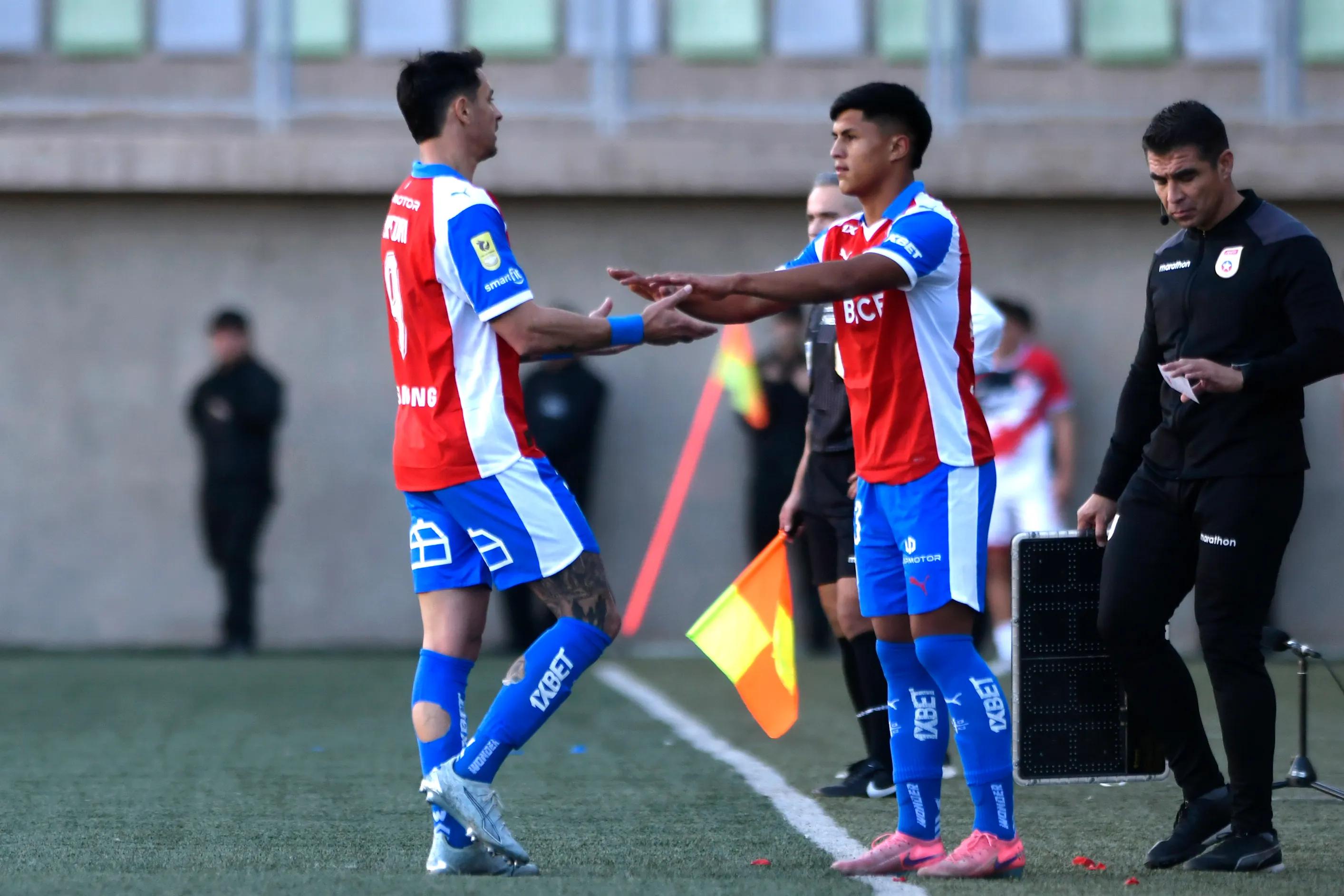 El ingreso de Amaro Pérez en la Universidad Católica. (Alejandro Pizarro Ubilla/Photosport).