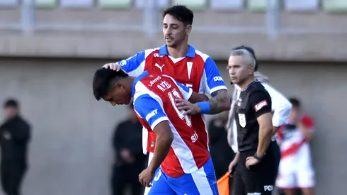 Fernando Zampedri le desea éxito a Amaro Pérez en su imborrable debut con la Franja.