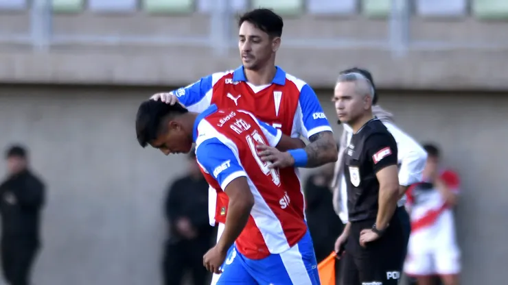 Fernando Zampedri le desea éxito a Amaro Pérez en su imborrable debut con la Franja.