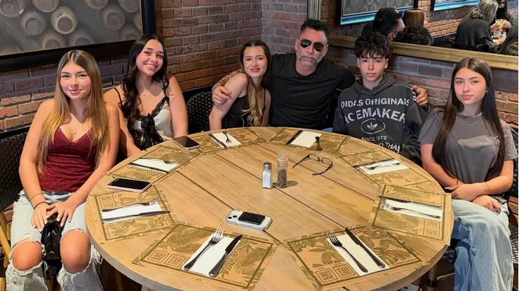 Marcelo Ríos celebró el día del papá con sus cinco hijos