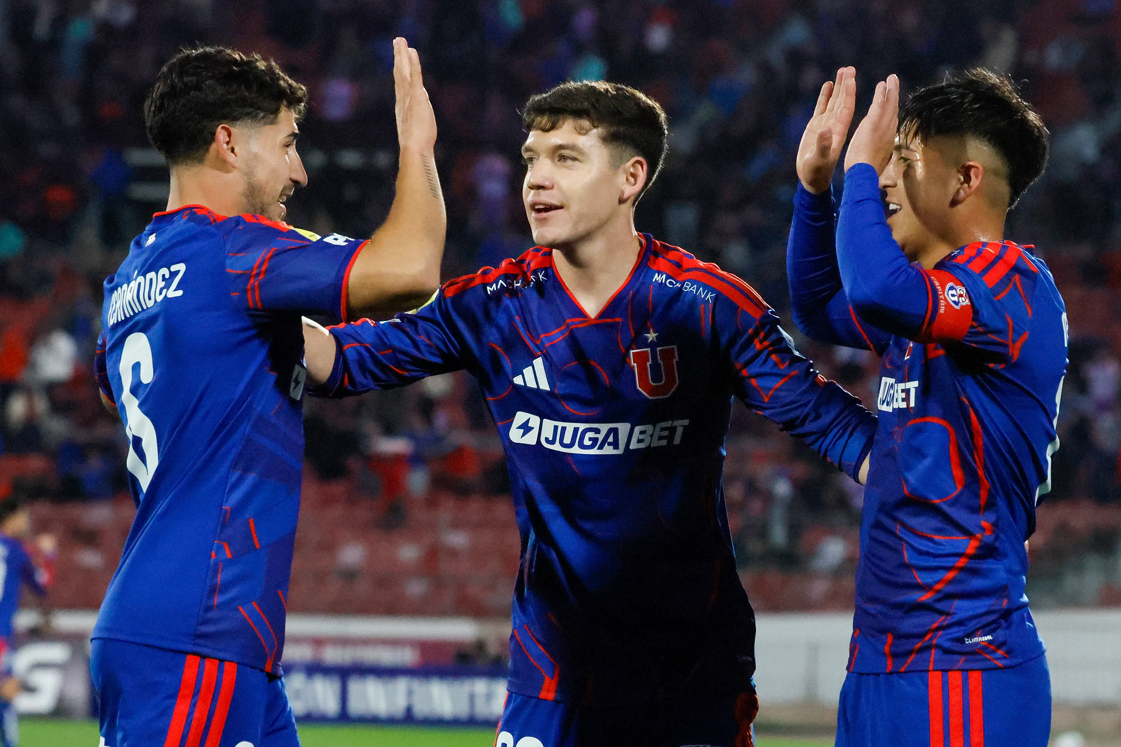 El Bulla tuvo varios festejos ante los verdes. (Andres Pina/Photosport).