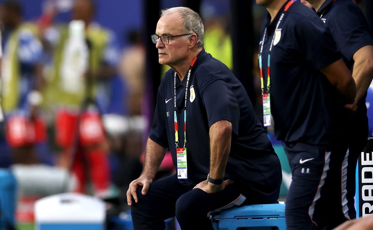 La prensa charrúa destruye al Uruguay de Marcelo Bielsa en el Mundial: “Un equipo anárquico”