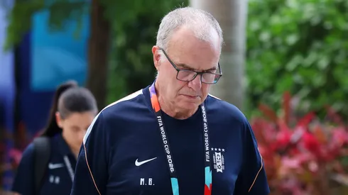 Marcelo Bielsa se llena de críticas en Uruguay.