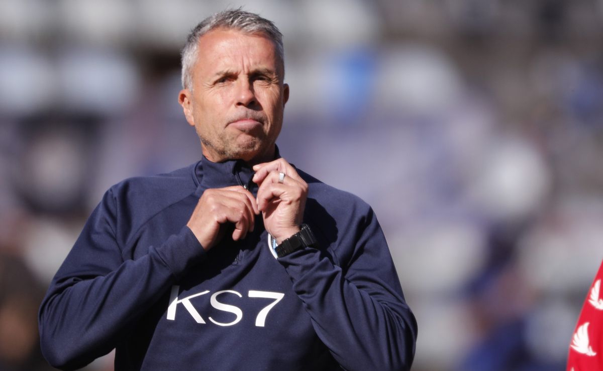 La polémica decisión de Gustavo Álvarez que lo deja sin trabajo en Argentina: replicar un corte al estilo Huachipato