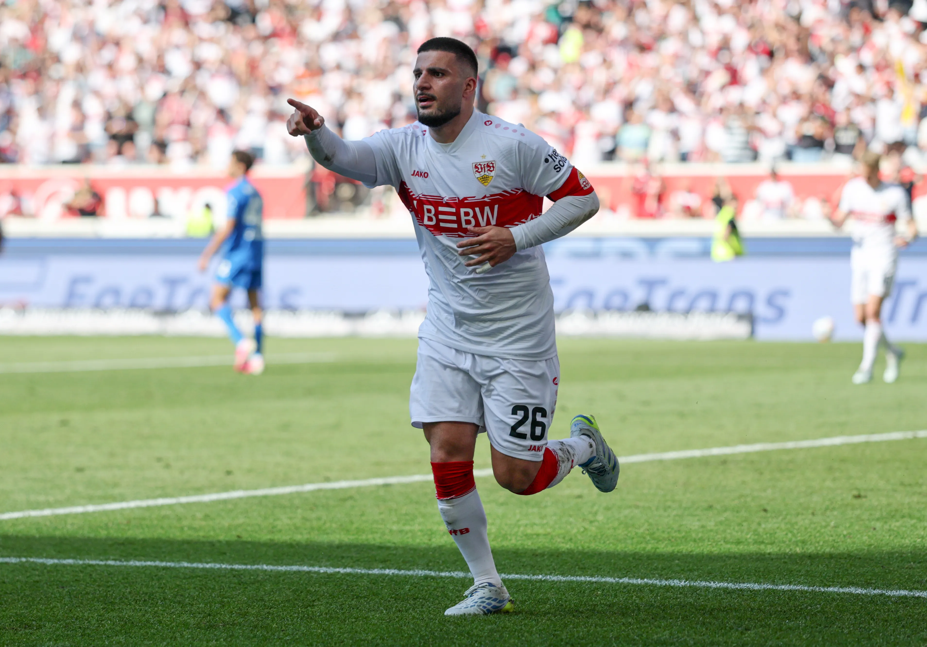 Deniz Undav celebra uno de sus goles por el Stuttgart. (Adam Pretty/Getty Images).