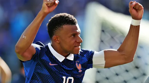 Mbappé viene de anotar un doblete en su debut mundialista.