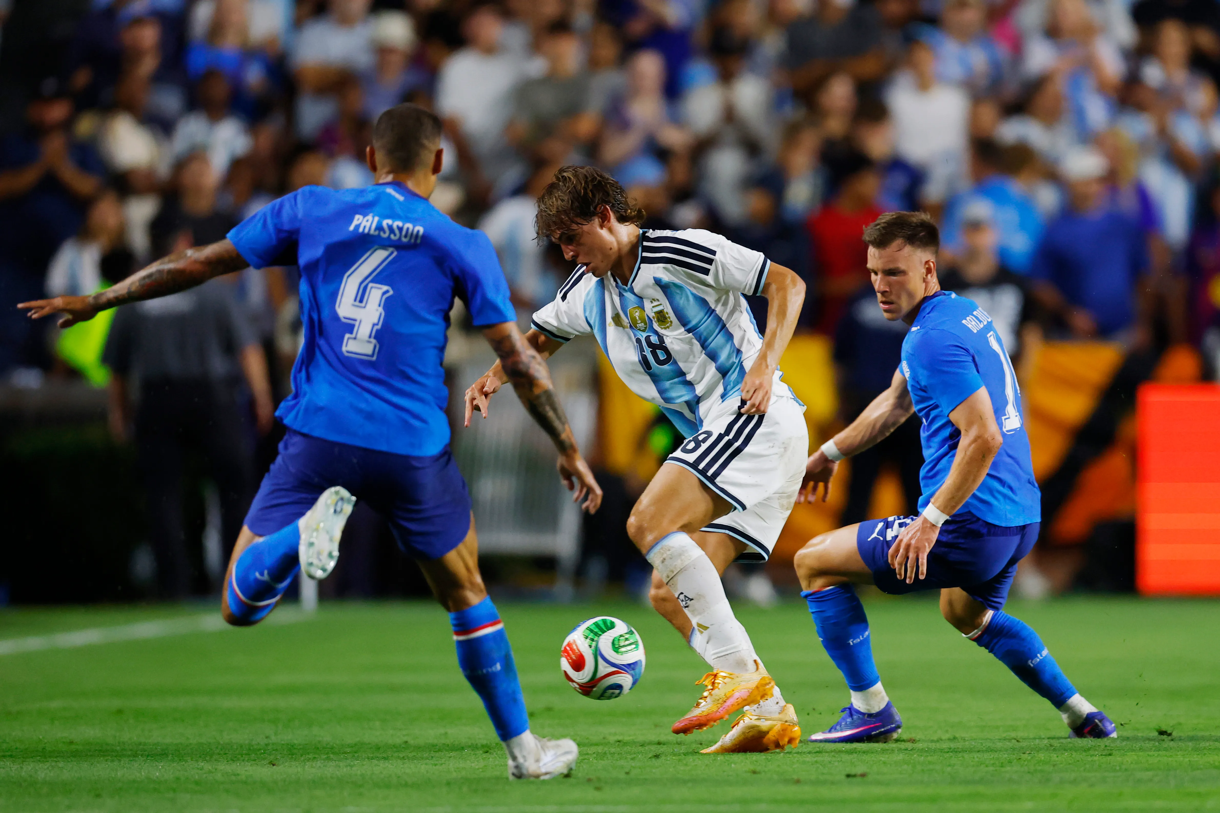 El joven jugador es una de las promesas de la albiceleste. (Photo by Todd Kirkland/Getty Images)