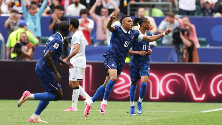 Mbappé marcó por Francia ante Irak.