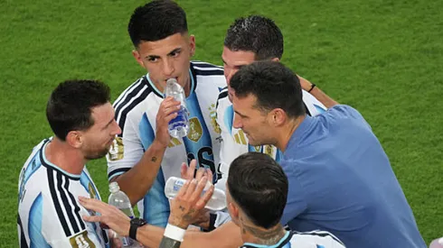 Scaloni no piensa sacar a La Pulga del equipo ni loco. Tampoco juntará a Álvarez y Martínez.