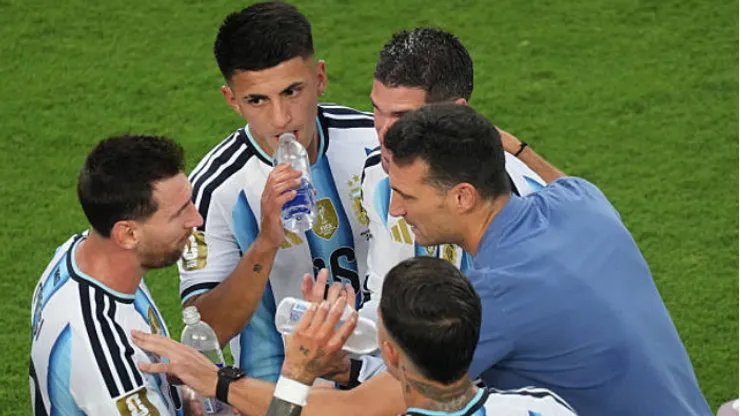 Scaloni no piensa sacar a La Pulga del equipo ni loco. Tampoco juntará a Álvarez y Martínez.