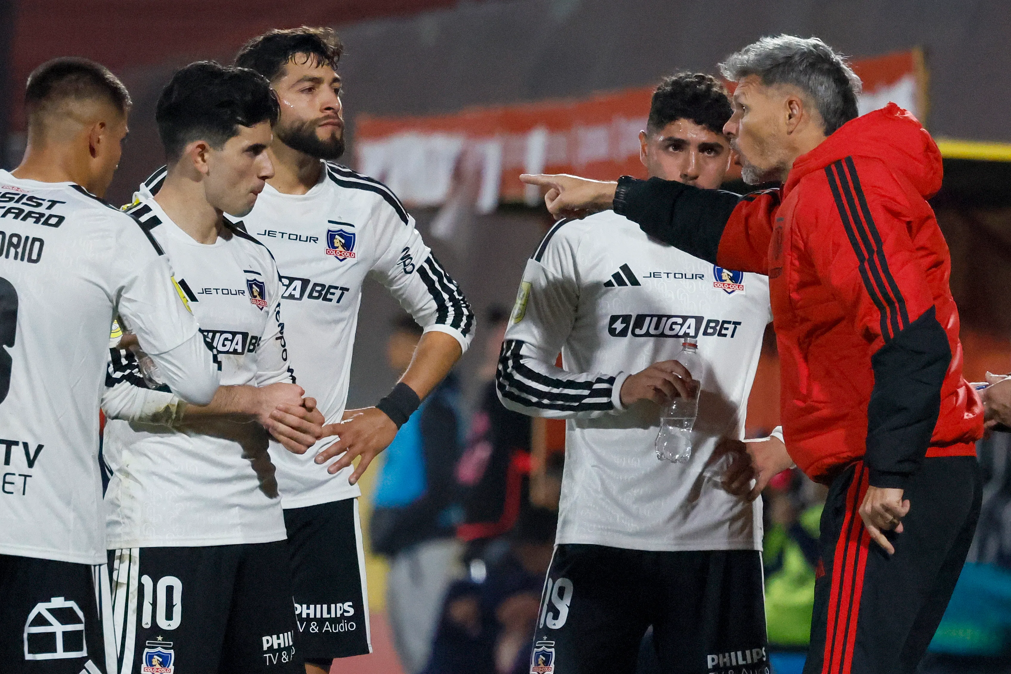 Fernando Ortiz está conforme con el plantel de Colo Colo. Foto: Andres Pina/Photosport
