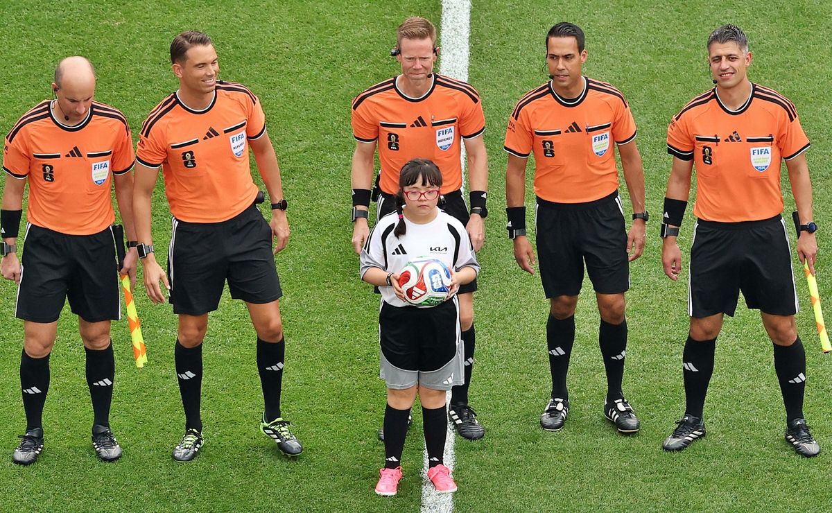 Chile presente en Mundial 2026: La niña que portó el balón en duelo de Francia e Irak