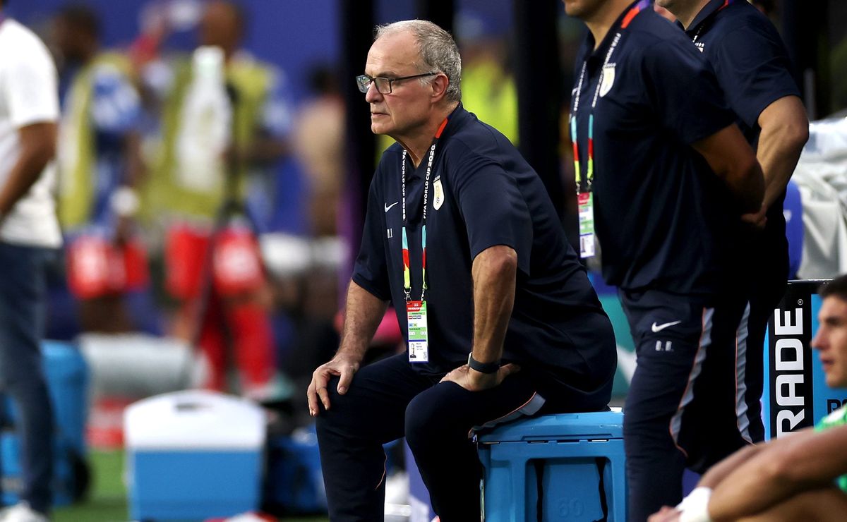 Luis Suárez le mete presión a Marcelo Bielsa en Uruguay: “Que tome el camino correcto”