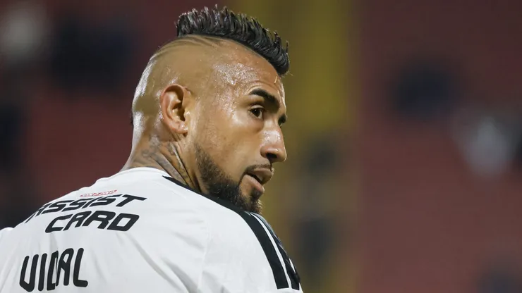 Arturo Vidal piensa en su renovación en Colo Colo.