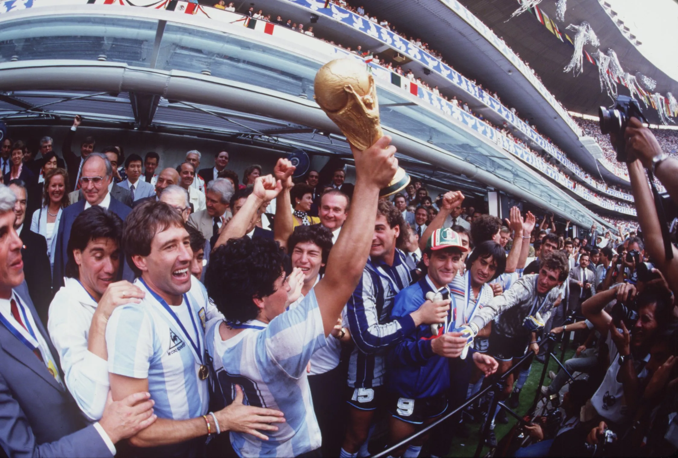 Maradona levantando la Copa del Mundo en México 1986 | Getty Images