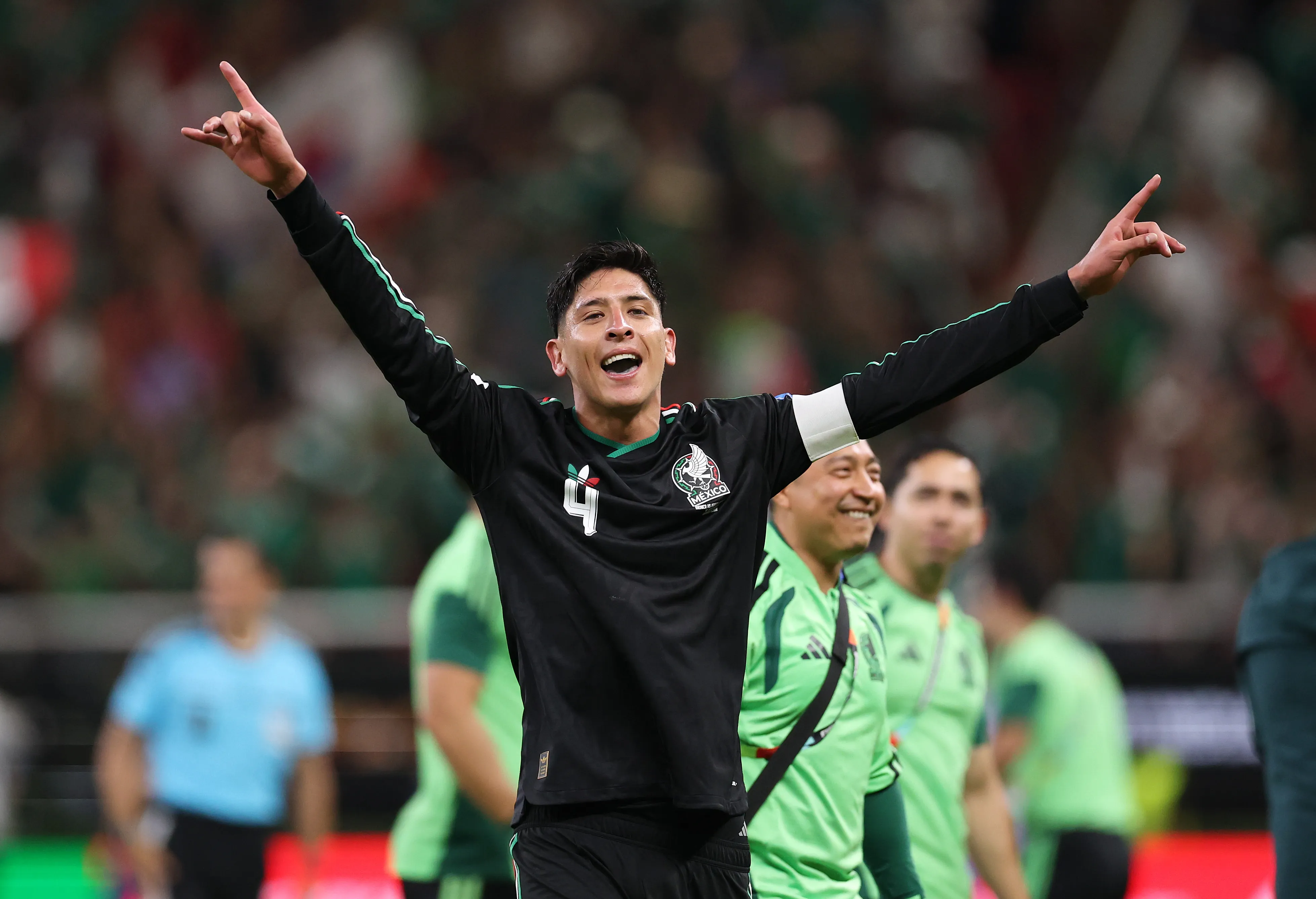 Líder y cemento de la zaga mexicana, Edson Álvarez tuvo una sólida actuación para mantener la mínima ventaja con la que México se mete a la siguiente ronda | Getty Images