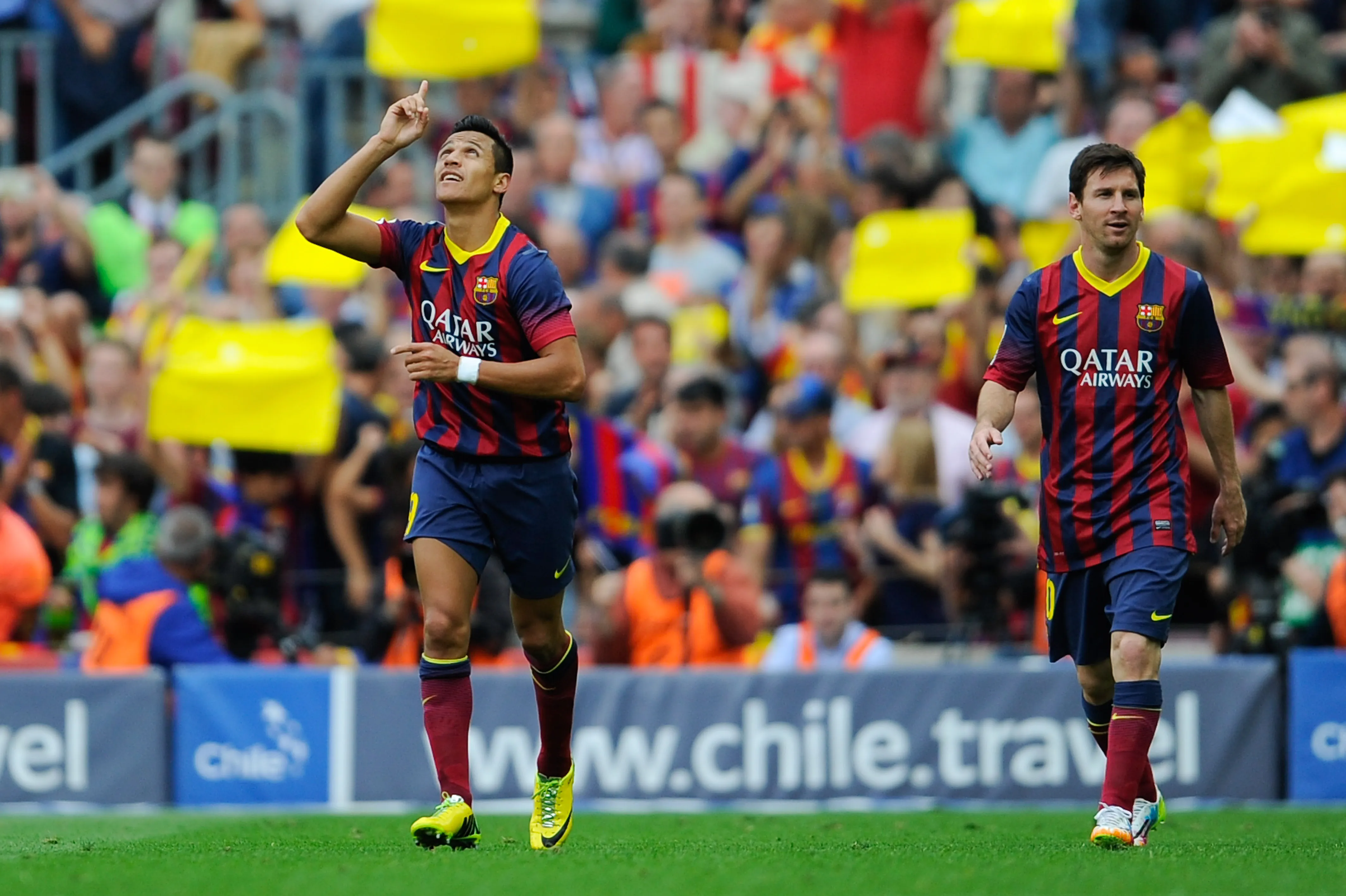 Alexis Sánchez celebra ante el Atlético Madrid junto a Lionel Messi. (David Ramos/Getty Images).