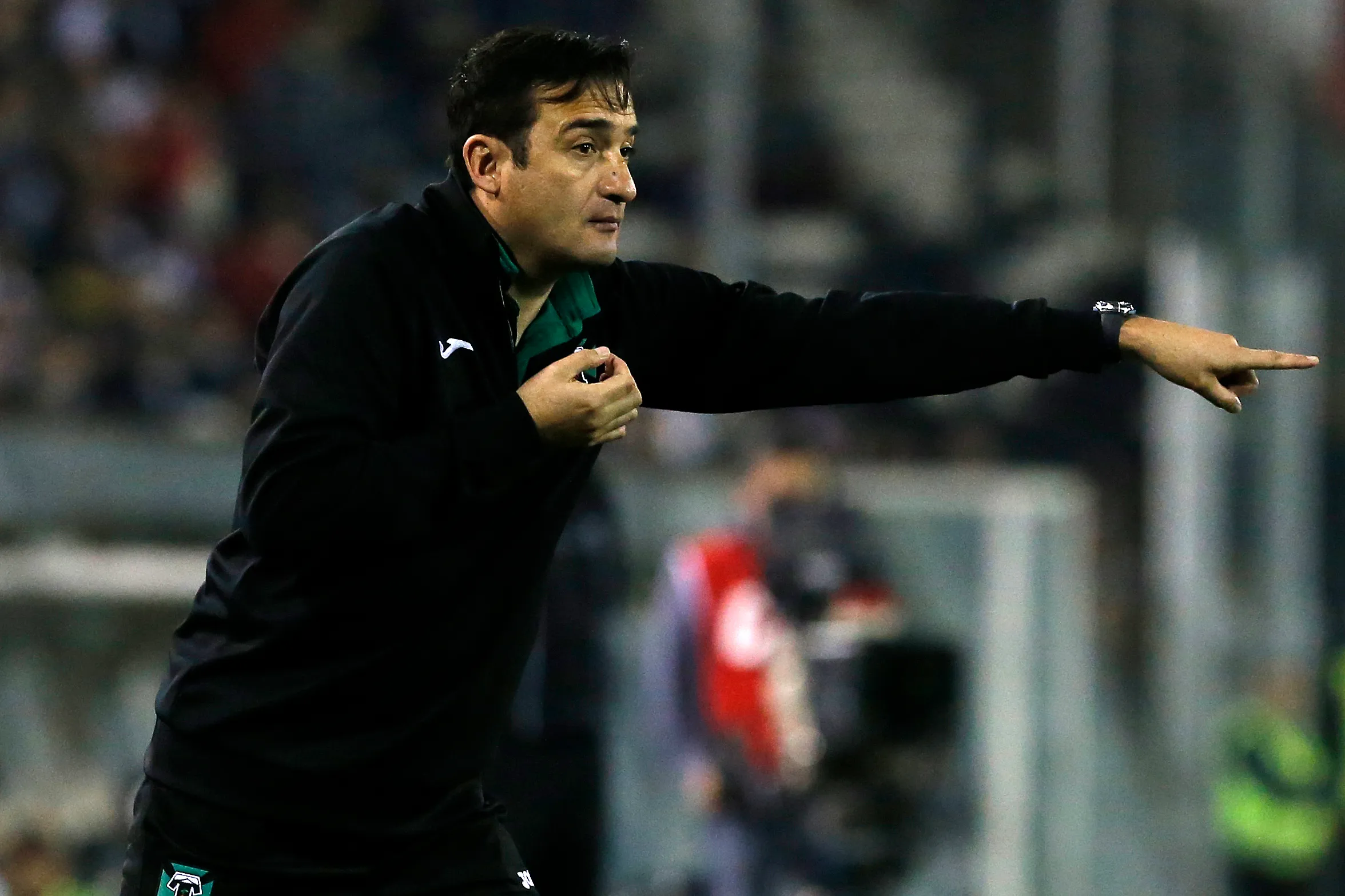 Luis Landeros comenzó en Unión Temuco y Deportes Valdivia su ruta como DT. Ascendió a Deportes Temuco a la primera división. (Paul Plaza/Photosport).