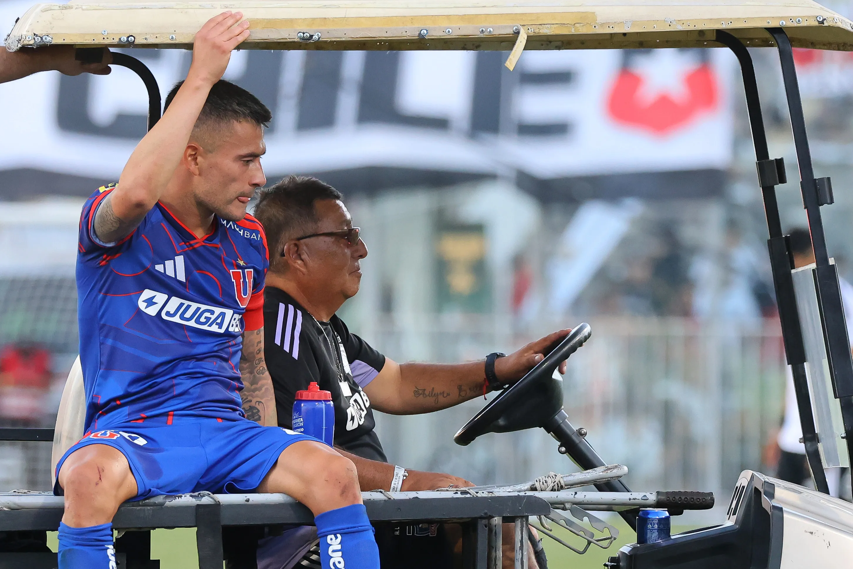 Charles Aránguiz sufre con complicaciones físicas en la U. Foto: Jonnathan Oyarzun/Photosport