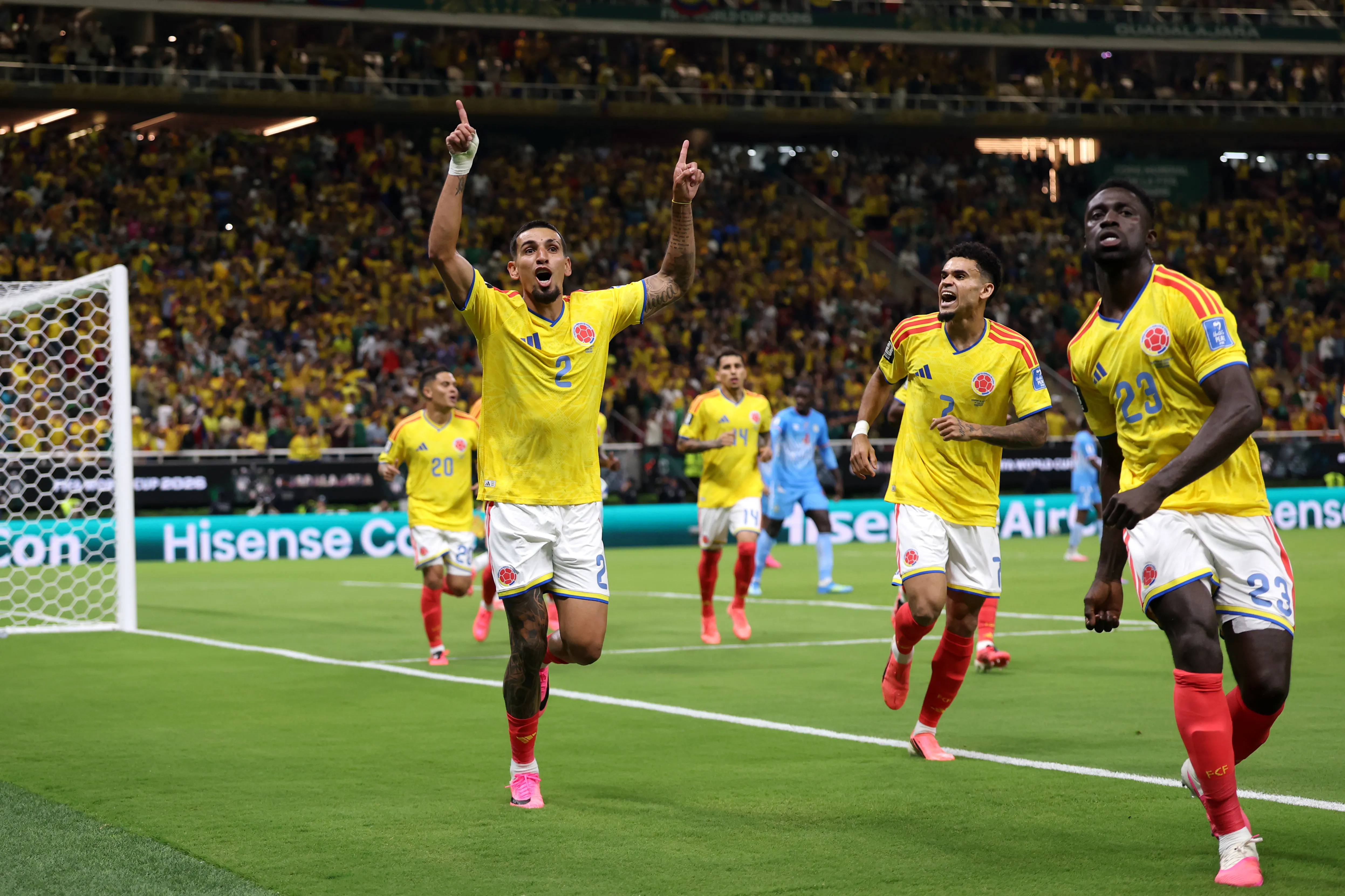 Otra imagen del festejo de Daniel Muñoz ante Congo. (Carl Recine/Getty Images)
