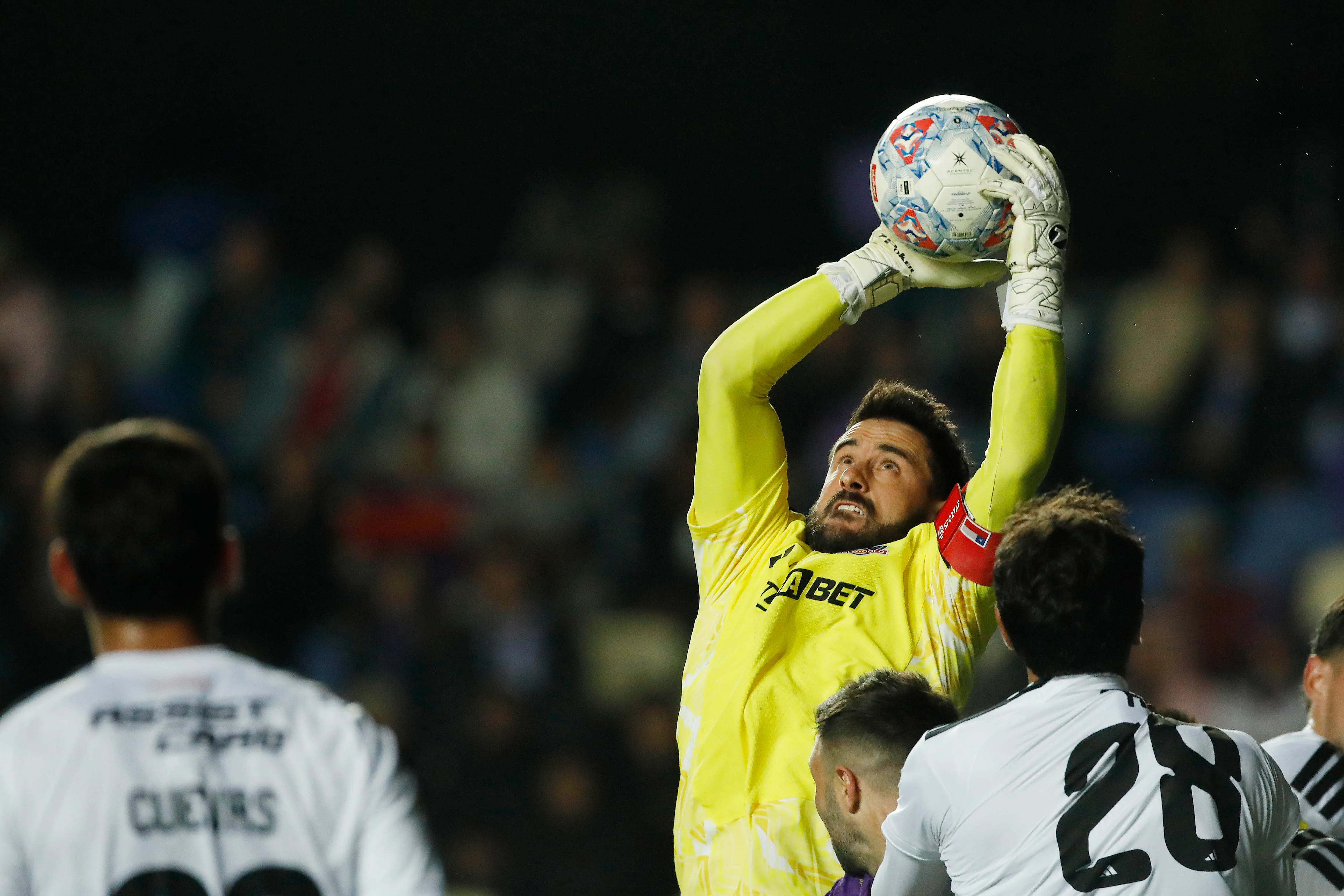 Fernando De Paul está en recuperación y puede volver a Colo Colo justo cuando le buscan un reemplazante. Foto: Photosport.