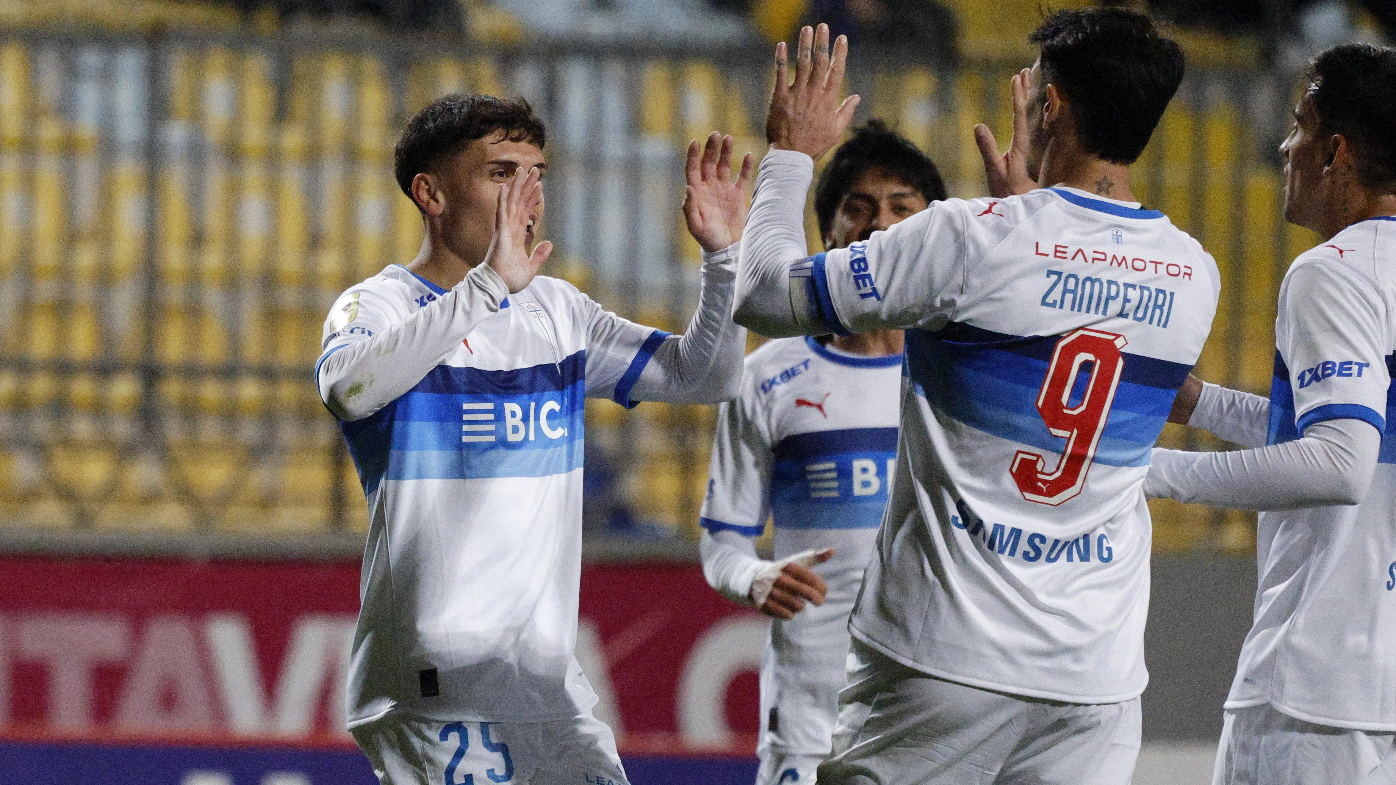 Universidad Católica se metió en octavos de Copa Libertadores y, como escolta de Colo Colo, quiere pelear el título. Foto: Photosport.