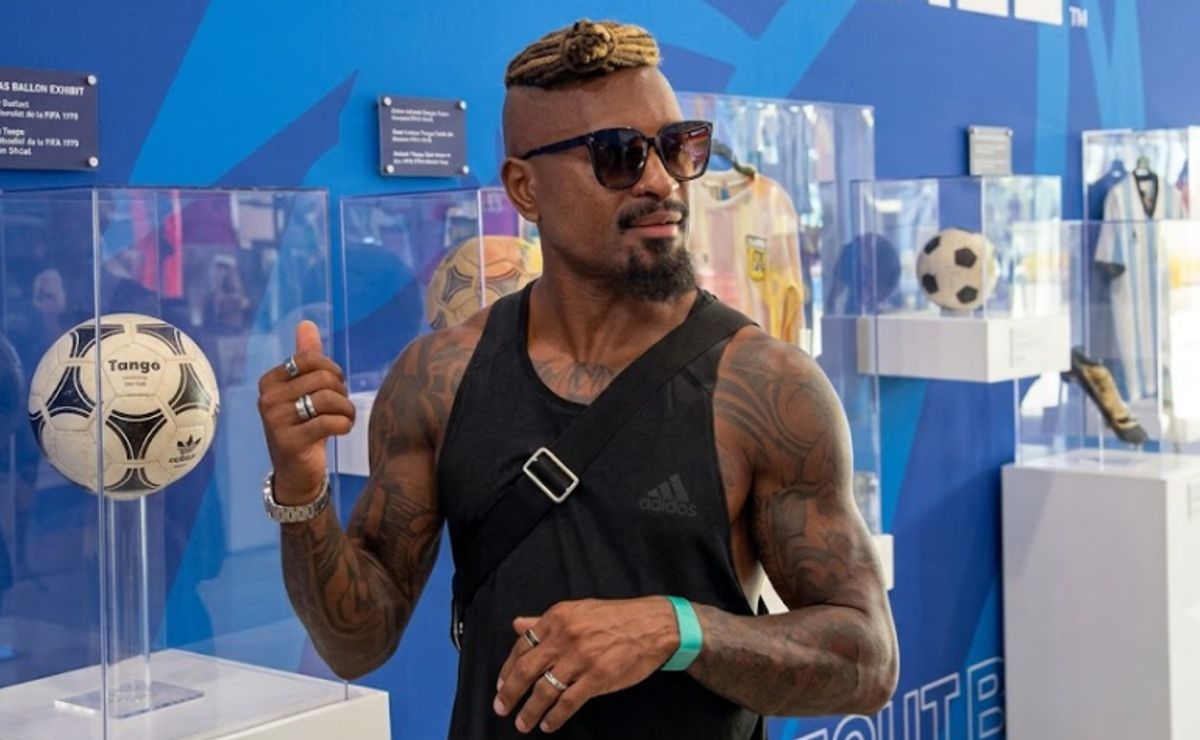 Tiene 51 años, jugó con cuatro chilenos en Brasil y sorprendió a todos con su look en el Mundial 2026