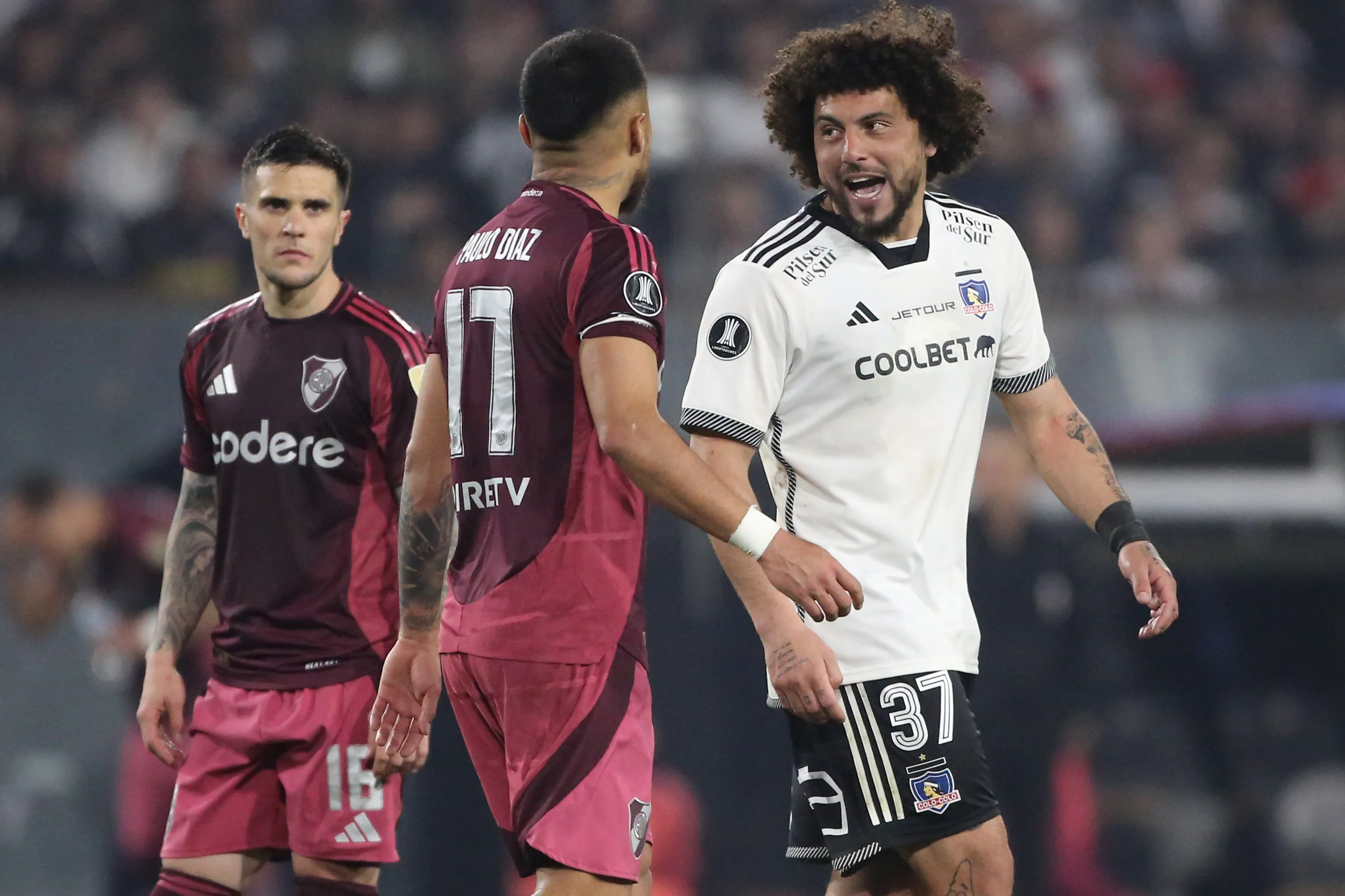 Díaz y Falcón protagonizaron fuerte cruce en Copa Libertadores. Ahora se volverán a encontrar en la MLS. Foto: Jonnathan Oyarzun/Photosport