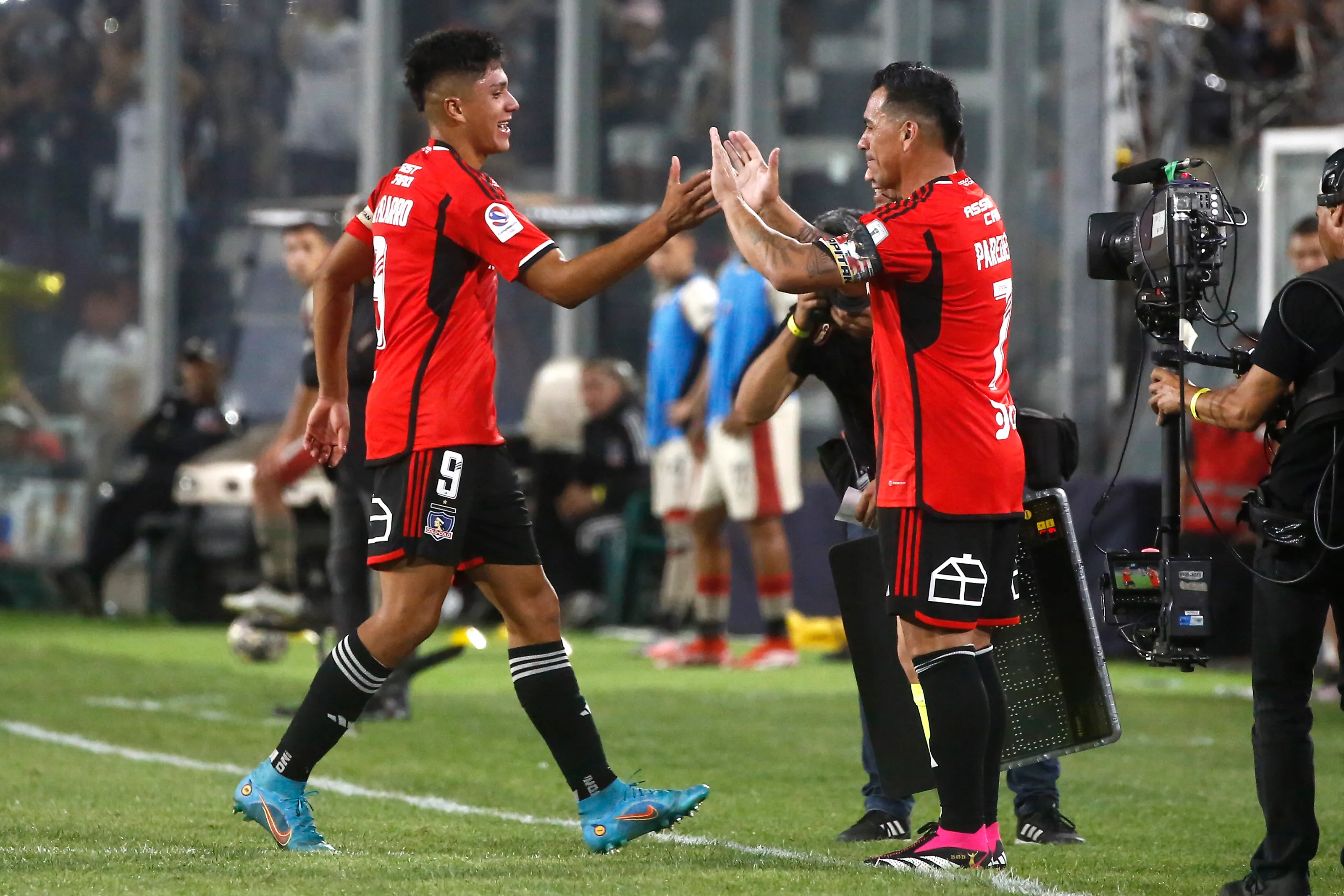 Esteban Paredes se la cantó clara a Damián Pizarro. Foto: Photosport.