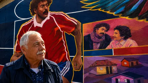 El Chino Caszely se emocionó con este mural, que recuerda a su madre Olga Garrido.