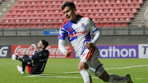 Vásquez marcó doblete para darle el empate 3-3 a la U ante La Calera.