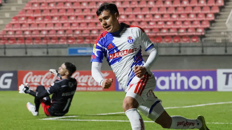 Vásquez marcó doblete para darle el empate 3-3 a la U ante La Calera.