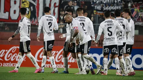 Arturo Vidal no sale del equipo titular de Colo Colo.