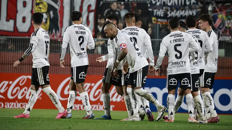 Arturo Vidal no sale del equipo titular de Colo Colo.