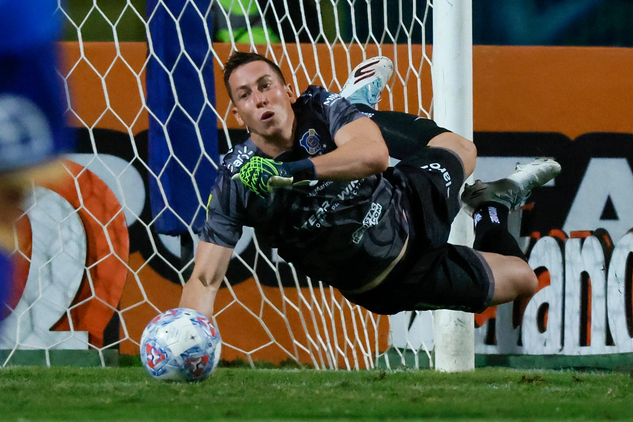 El portero ha sido relegado al banquillo esta temporada/Photosport