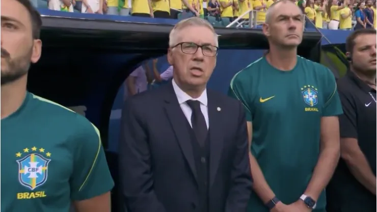 Carlo Ancelotti se lució cantando el himno de Brasil