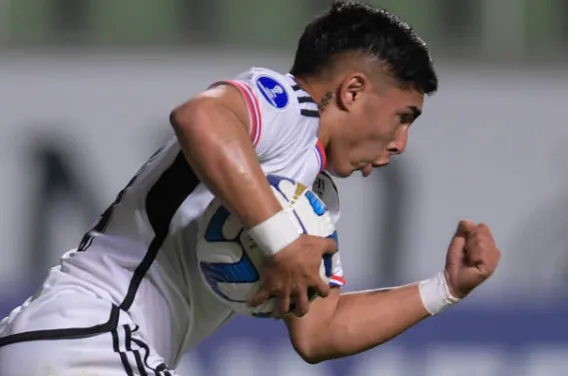 Jordhy Thompson festeja un gol ante América MG en la Copa Sudamericana. (Getty Images).