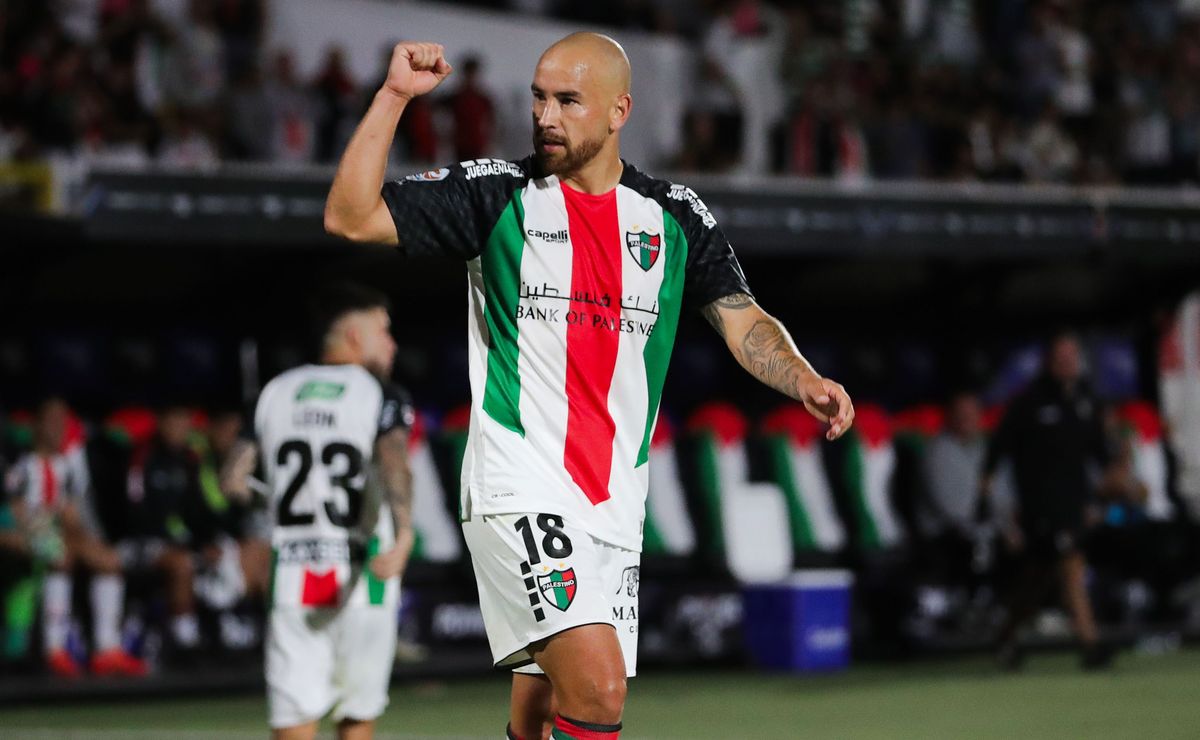 Rangers va por un ex Palestino: Ivo Basay confirma acercamiento con Junior Arias