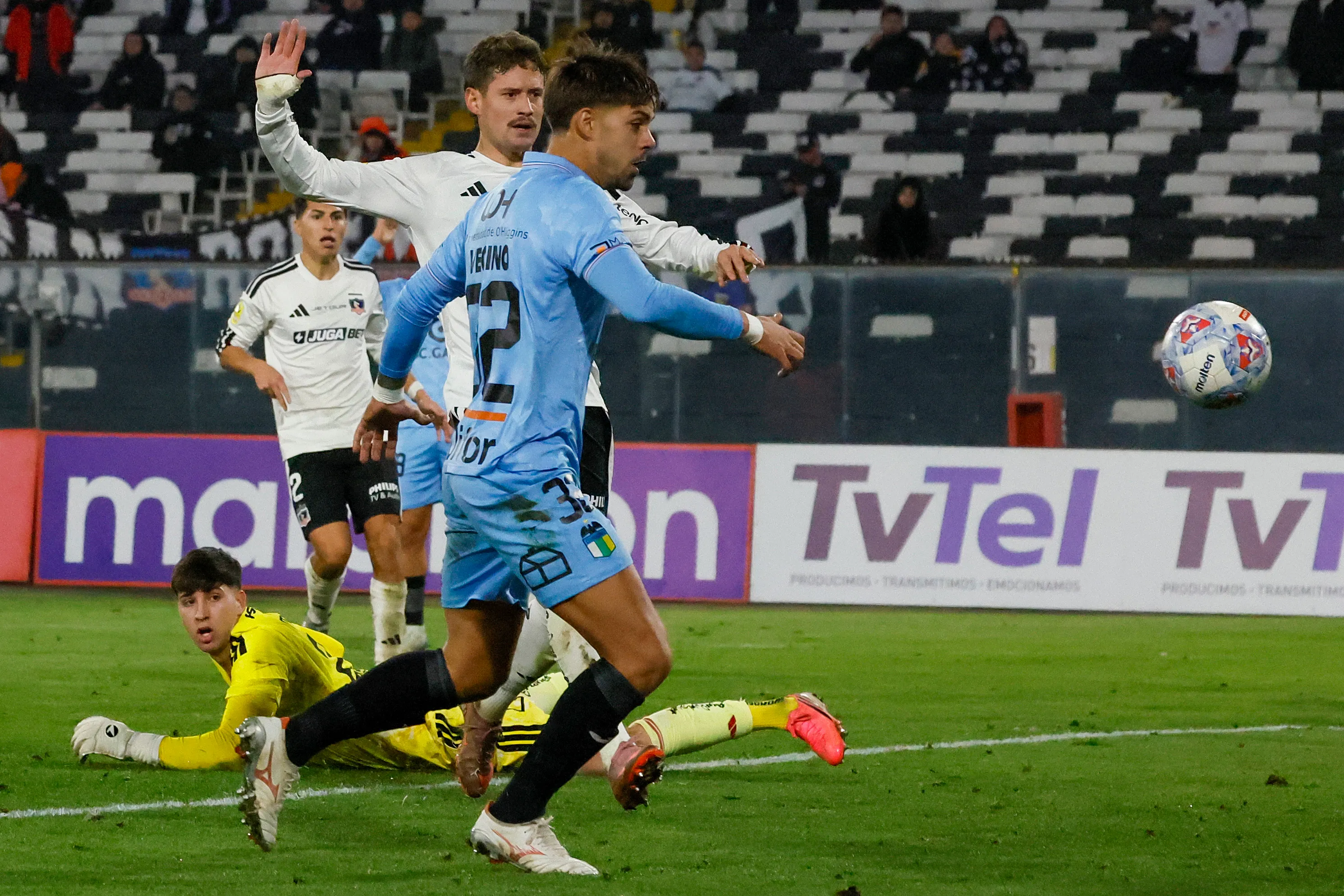 El gol de Thiago Vecino para el 2-2 transitorio. (Andres Pina/Photosport).