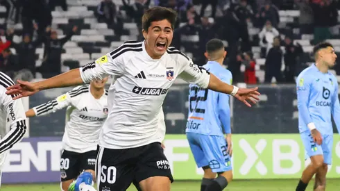 Felipe Raipán festejó así su primer gol en Colo Colo.