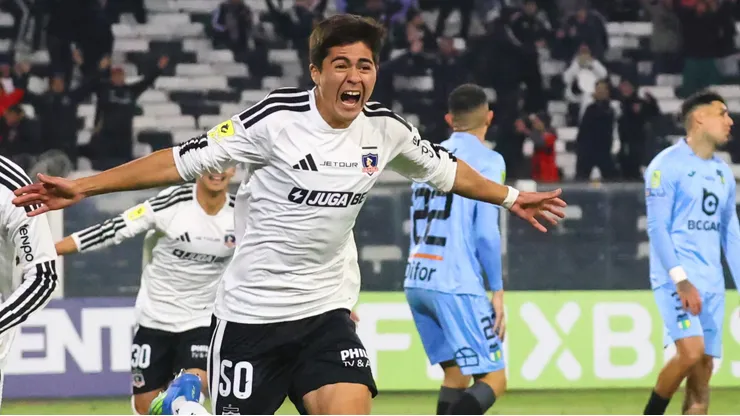Felipe Raipán festejó así su primer gol en Colo Colo.